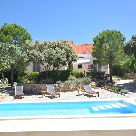 بيت للعطل Tranquil Poolside Getaway