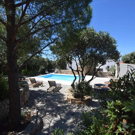 بيت للعطل Tranquil Poolside Getaway *