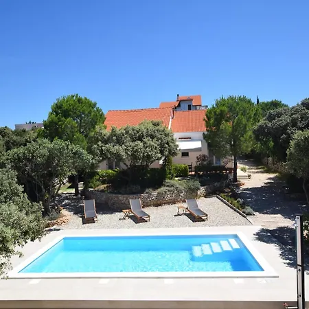 Home With Terrace And Swimming Pool For Use * Mandre